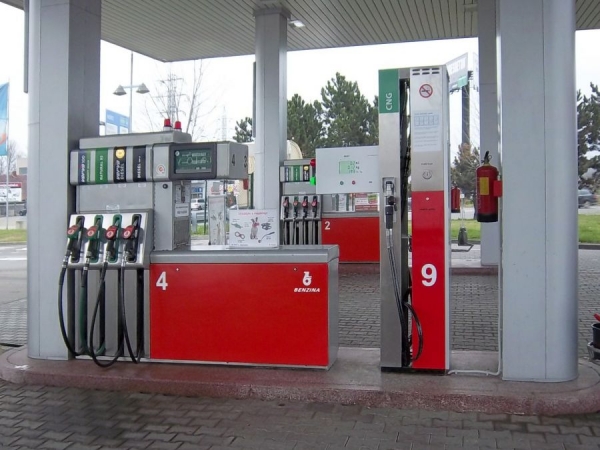 Veřejná plnící stanice CNG BENZINA Brno, Kaštanová